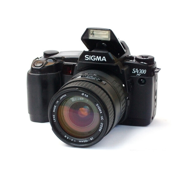 NEW Sigma SA-300 35mm AF Camera w/ Sigma 28-200mm Zoom Lens