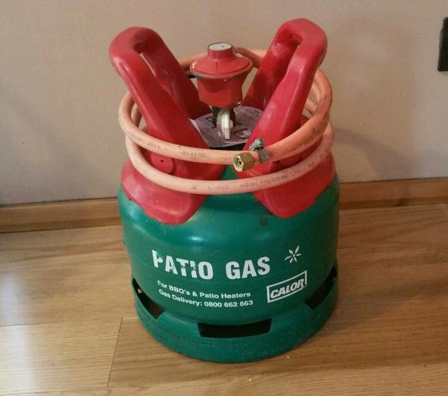 Patio gas Calor bottle 5kg with regulator and hose. Small in