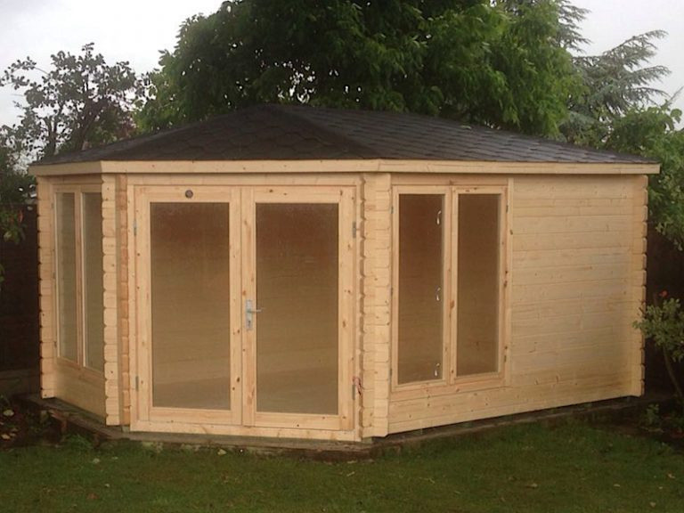 Clearance Corner Log Cabin In Christchurch Dorset