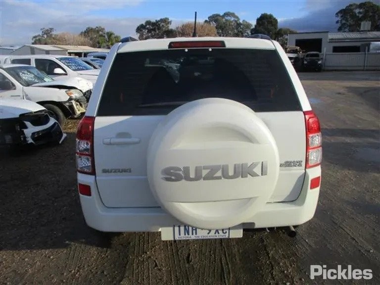 0 Suzuki 2005 - 2018 Grand Vitara II JT SUV Courtesy Light image 5