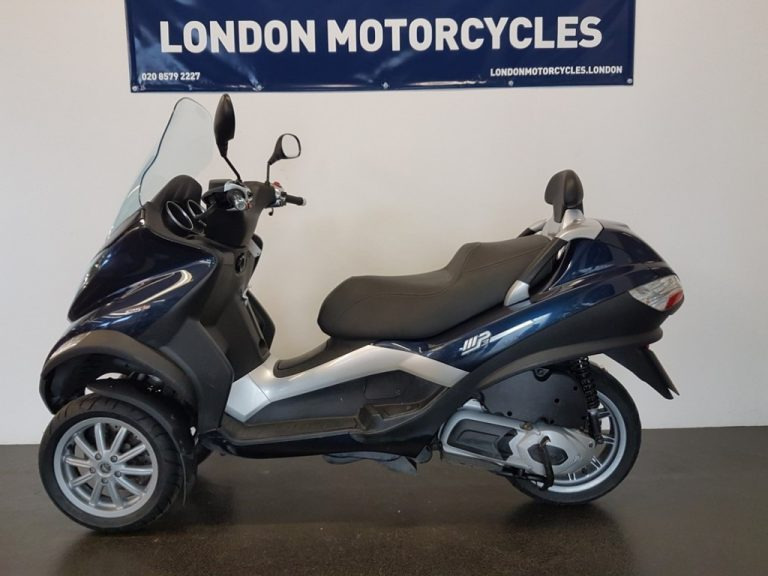 Piaggio MP3 125 Three Wheel Maxi Scooter CBT Licence MOT