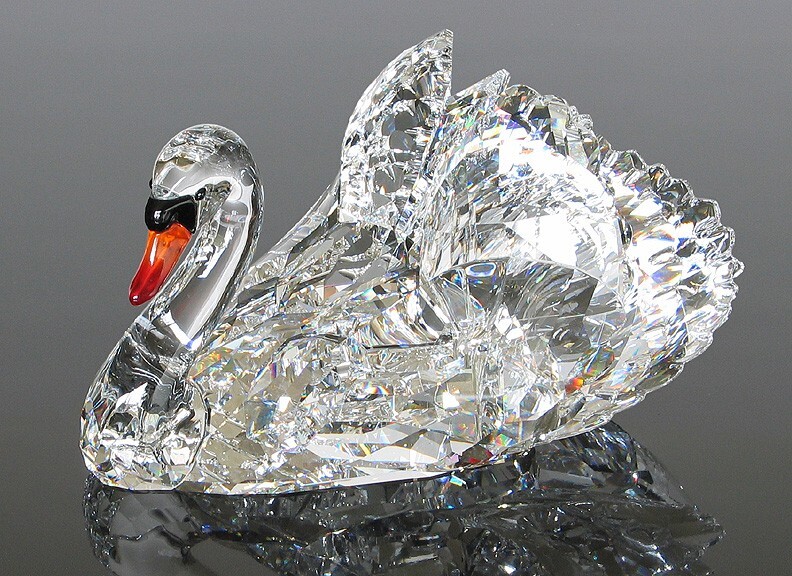 その他 swan crystal New in Gift Box 5647873 Swarovski Iconic Swan stud earrings