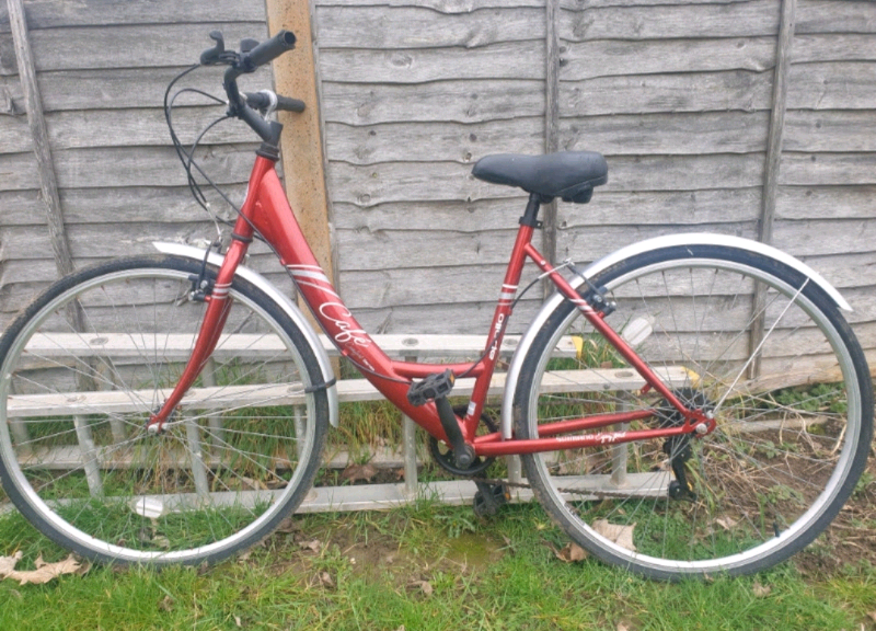 Apollo Cafe unisex red hybrid bike. 18" frame. 700cc wheels. Halfords