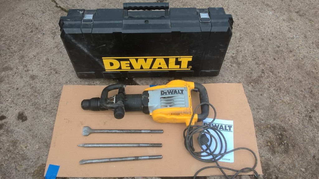 DeWalt demolition breaker/hammer D25900K in Northallerton, North