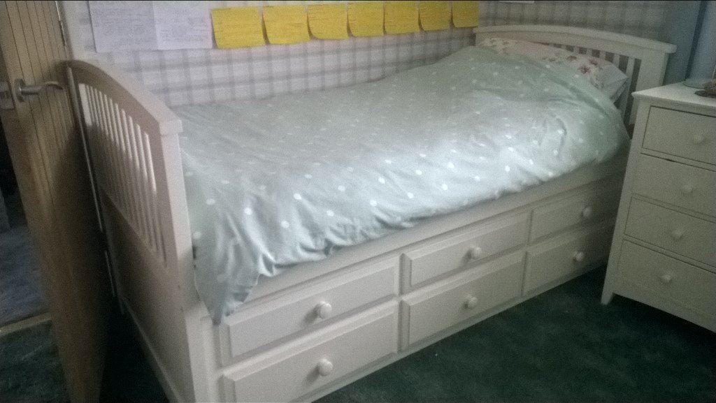 Julien Bowen Hornblower Single Bed Stone White Has Pull Out Bed