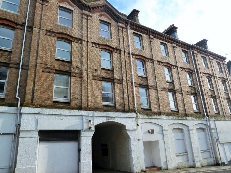 Albert Court, Market Street 2 bedroom flat to rent in Torquay, Devon