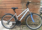 Apollo CX26 unisex hybrid bike. 17” frame. 700cc wheels. Working
