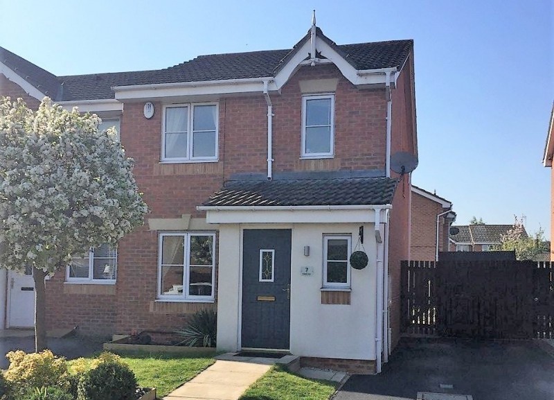 3 bedroom house in Hebble Oval, South Elmsall, Pontefract, WF9 in