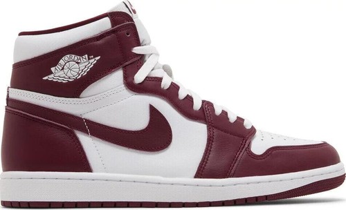 Air Jordan 1 Retro High OG Sneaker in Track Red - 555088 112 Air Jordan 1 Retro High OG Sneaker in Track Red - 555088 112