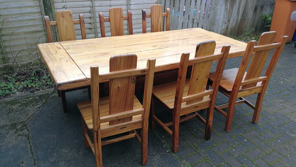 EXQUISITE DINING TABLE AND 6 CHAIRS MADE FROM RECLAIMED SOLID OAK
