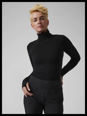 Athleta NWT Women's Foresthill Ascent Turtleneck Size XSmall Color Black