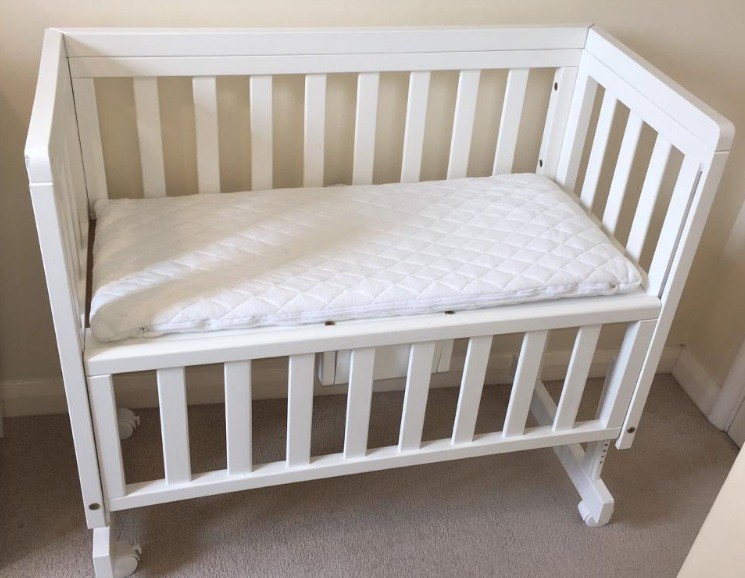 Troll Crib Cot With Mattress And Sheets In Finsbury Park London
