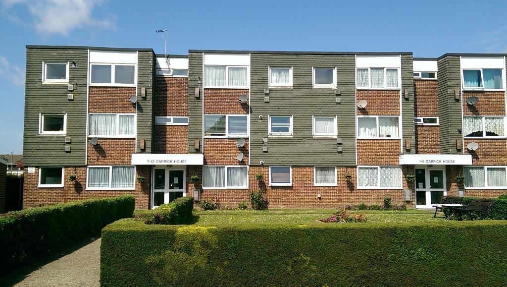 PRICE REDUCED! Purpose Built 2nd Floor Flat in Park, near