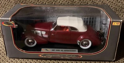 Signature Models 1937 Cord 812 Supercharged 1:18 Scale Diecast Model Classic Car