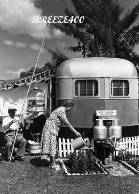 Americana Photo/1960's SNOWBIRDS IN SUNNY FLORIDA TRAILER PARK/B&W Photo Reprint