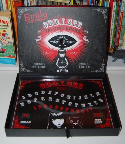 EMILY THE STRANGE ODD EYE SEE GAME AND GRAPHIC NOVEL