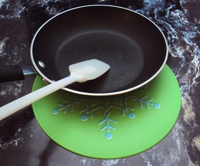 Silicone Green Snowflake Table Trivet, Table Mat, Table Placemat, Hot Pad