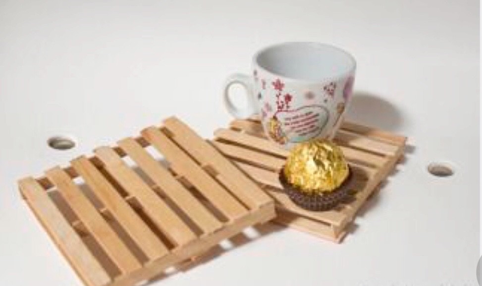 SUPER cute mini pallet coasters!