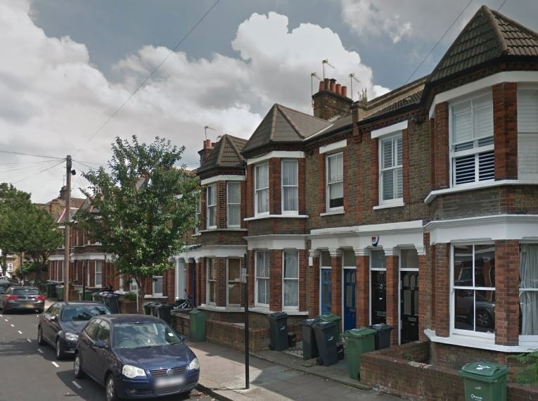 AVAILABLE NOW Modern 1 double bedroom flat to rent on Venn Street