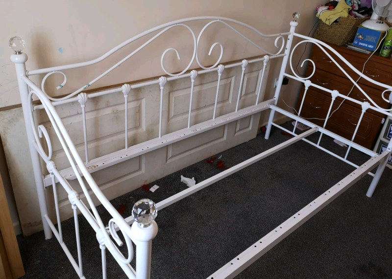 Single day bed metal frame and mattress (the range) in Bramford