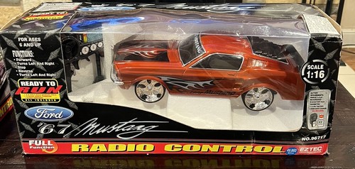 1967 Ford Mustang 限定ミニカー Auto World 1:64 1967 Ford Mustang GT Diecast Car - Limited