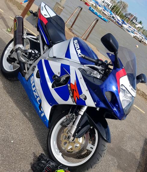 Suzuki gsxr 750 k1
