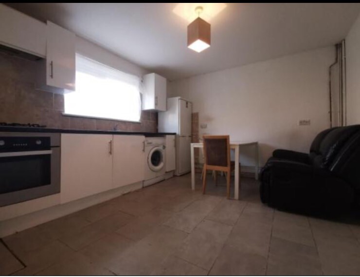 3 Bedroom GF Flat ** All Bills Included ** in Leytonstone, London