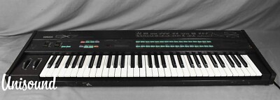 YAMAHA DX7 Digital Programmable Algorithm Synthesizer in Very Good Condition