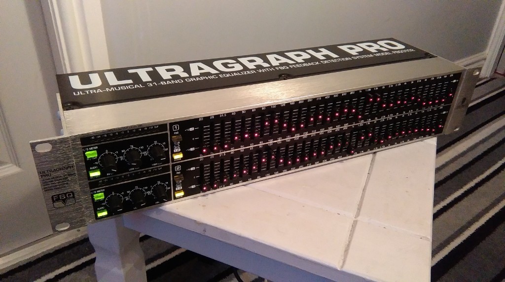 BEHRINGER Ultragraph Pro FBQ3102 Graphic Equalizer (rack mount) in