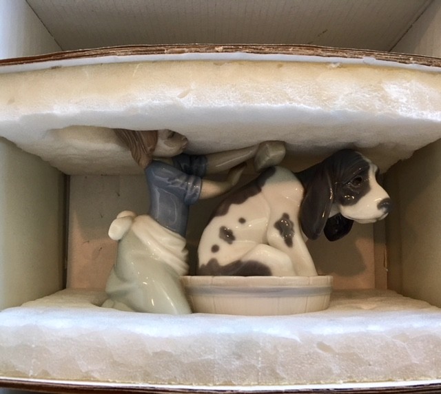 Lladro Bashful Bather Girl with Dog Figurine # 5455 Mint in original box Spain