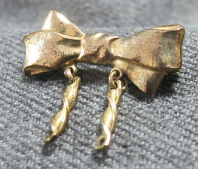 Vintage gold filled bow with 2 links dangles for a charm or medal small pin