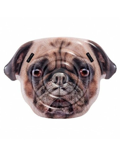 $ 12     Consulta nuestras valoraciones Añade esta tienda a Mis favoritos COLCHONETA PLAYA / PISCINA CON FORMA DE PERRO PUG 28,50 € Descubre esta original Colchoneta con forma de Perro Pug. Ideal para la playa, piscina, etc. Dispone de asas para poder agarrarse. Medidas: 173 x 130 cm. Capacidad máxima 1 persona. Peso máximo 100  kg. Incluye parche de reparación. Edad Recomendada: +14 años. *Producto oficial Intex. Trabajamos día a día para conseguir clientes como usted. Muchas gracias. Todos los regalos infantiles de tus personajes favoritos, aquí disponibles: https://www.pequenosgigantes.es  