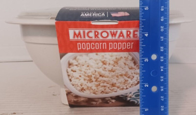 NEW Nordic Ware 12 Cup Microwave Popcorn Popper Made in USA