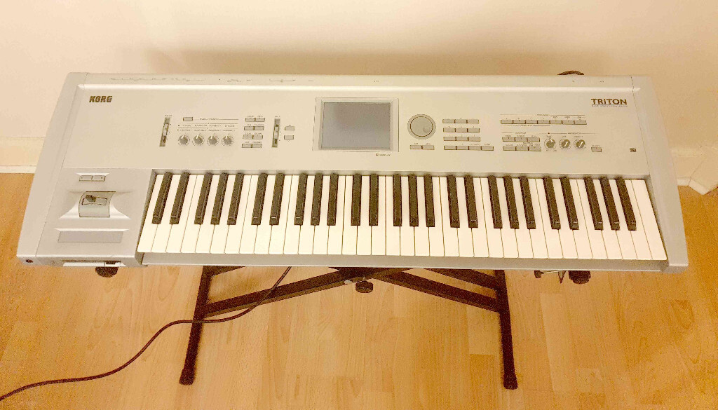 Triton Classic 61 key Keyboard/Workstation/Sampler/Sequencer in
