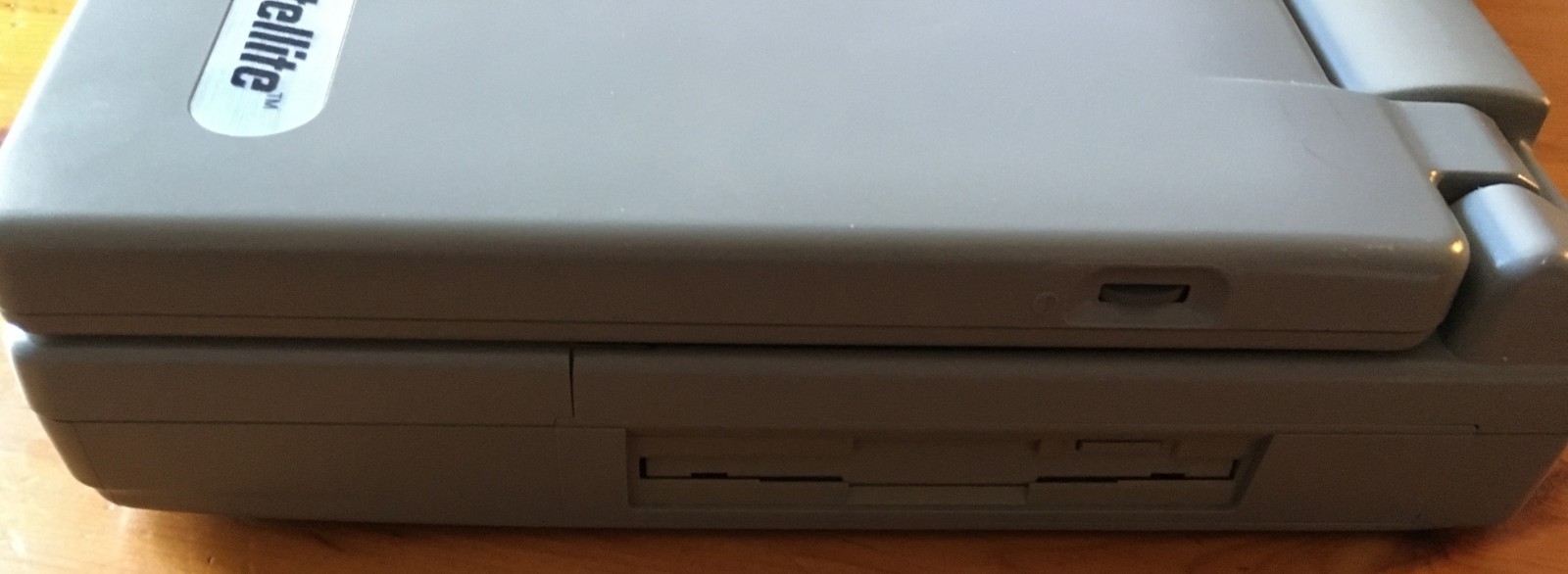 Vintage Toshiba Satellite T2130CS/520 Laptop PA1196U - Windows 95 - 8MB Ram