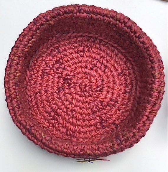 Cat Basket~Pet Bed~Dusty Pink~Handmade~Wool~Crochet~Dog~Furniture