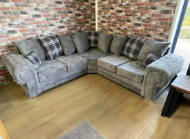 BRAND NEW 5 SEATER VERONA CORNER SOFA WITH SCATTER BACK CUSHIONS 