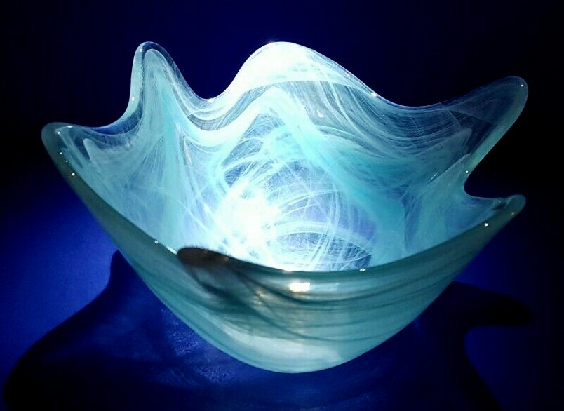 GORGEOUS RECYCLED ART GLASS BLUE SERVING DISH - EXCELLENT CONDITION!