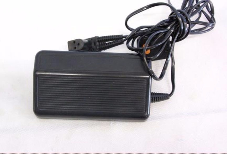 SINGER SEWING MACHINE FOOT CONTROL PEDAL 3 PIN D LEAD PLUG in