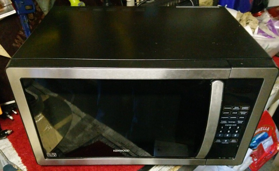 Kenwood microwave oven 23 Liter, 900W, used in good condition . in