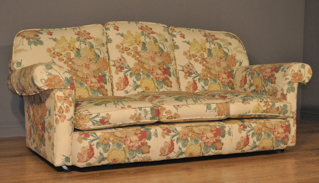 Attractive Vintage Floral Upholstered Three 3 Seat Sofa Settee Couch