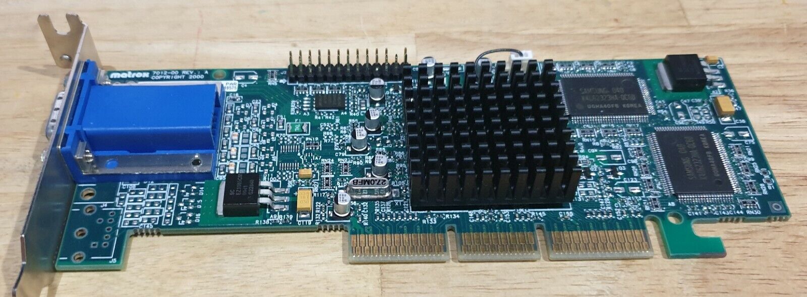Matrox G450 AGP Grafikkarten 16MB mit VGA Anschluss und in Low Profile