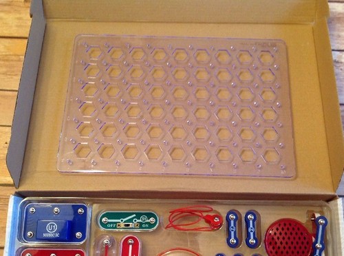 SNAP CIRCUITS JR BY ELENCO BUILD OVER 100 PROJECTS - COMPLETE!!