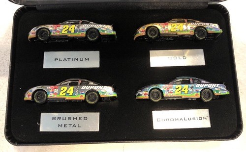 Jeff Gordon No. 24 DuPont/Looney Tunes 2001 Monte Carlo 4 1:64 Die Cast Car Set