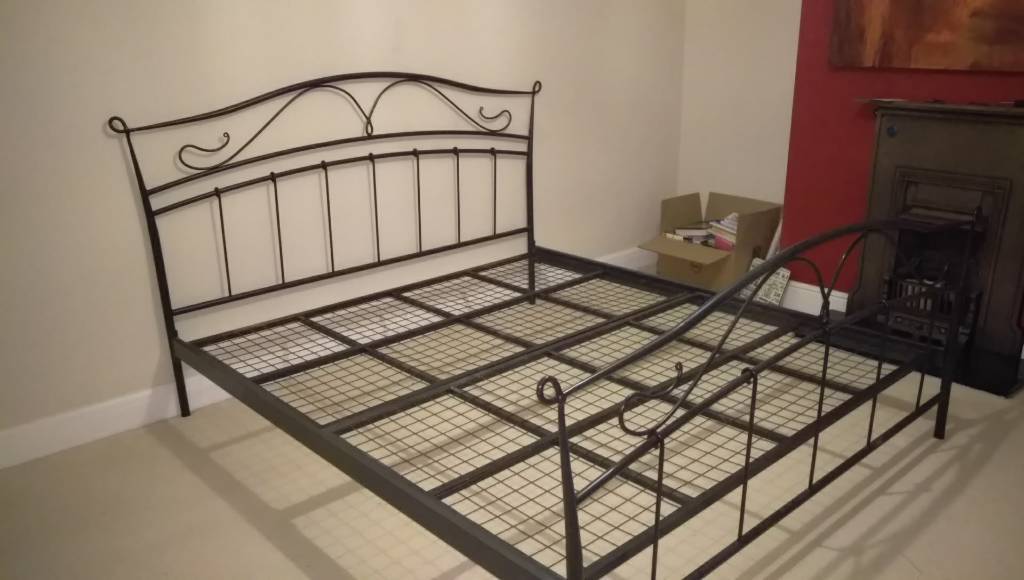 Super King size Metal Frame Bed in Addlestone, Surrey Gumtree