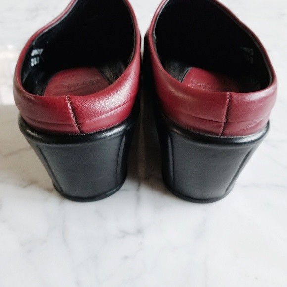 $130 Dansko Maroon Red Leather + Black Clogs - 38