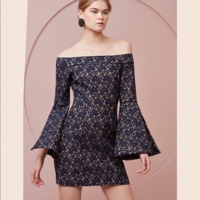 

KEEPSAKE the LABEL Темно-синее кружевное платье телесного цвета с длинными рукавами и открытыми плечами Too Song, Multicolor