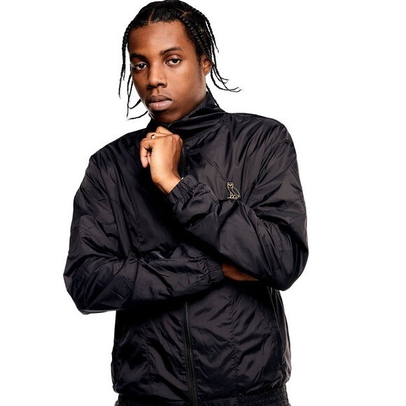 Drake 着用 OVO V-NECK PULLOVER WINDBREAKER $_57.JPG?set_id=880000500F