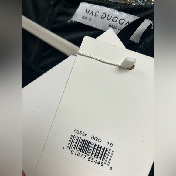 Pre-owned Mac Duggal 93584 Long Sleeve Beaded Fringe Evening Gown Size 18 Black Gold