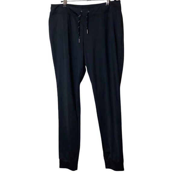 Гладкие штаны. Кожаные легинсы с высокой талией. Спортивные брюки женские карра. Лосины женские черные. Блестящие кожаные легинсы.